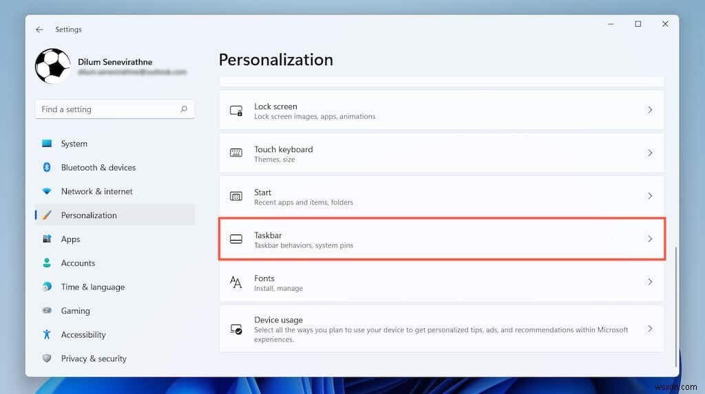 How to Quickly View Your Desktop on Windows 11