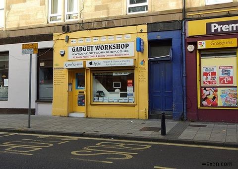 How to Clean the iPhones Charging Port