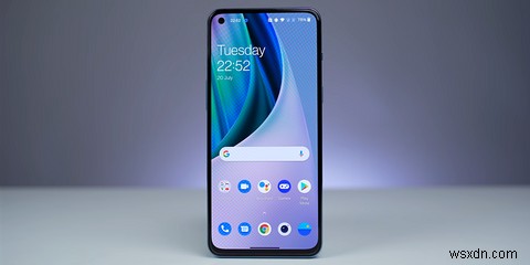 What Is an Android Skin? How Do Phone Makers Change Stock Android?