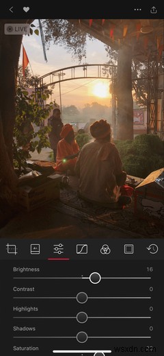 15 Popular iPhone Apps That Offer Dark Mode Support