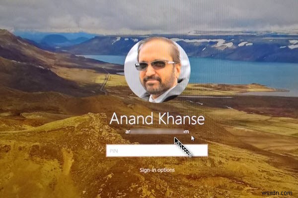 How to remove email address from Login screen in Windows 11/10