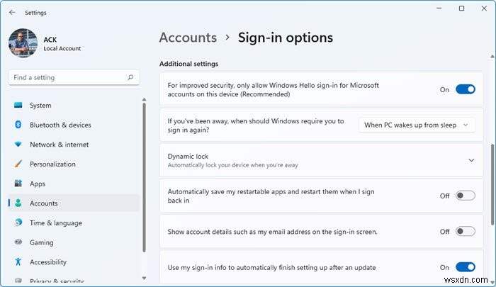 How to remove email address from Login screen in Windows 11/10