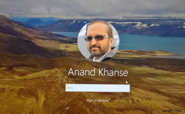 How to remove email address from Login screen in Windows 11/10