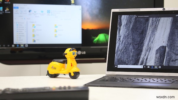 How to project PC screen to Xbox One using the Wireless Adapter App