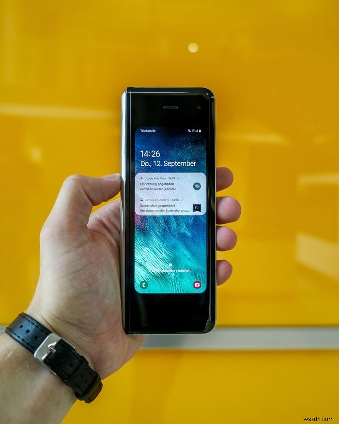 Are Foldable Phones Useful? 4 Best Uses for Foldable Phones