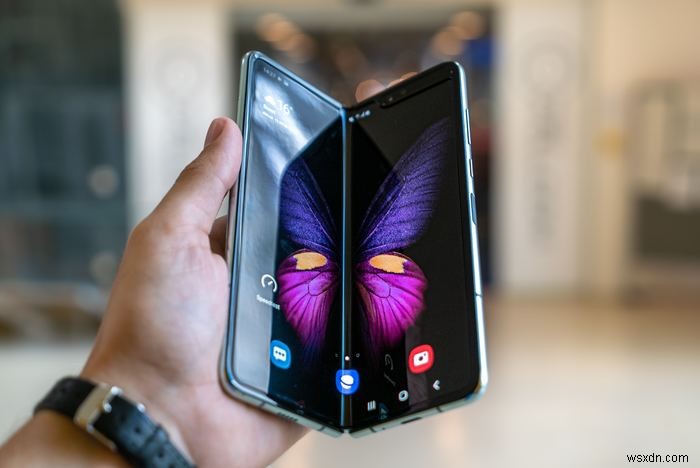 Are Foldable Phones Useful? 4 Best Uses for Foldable Phones