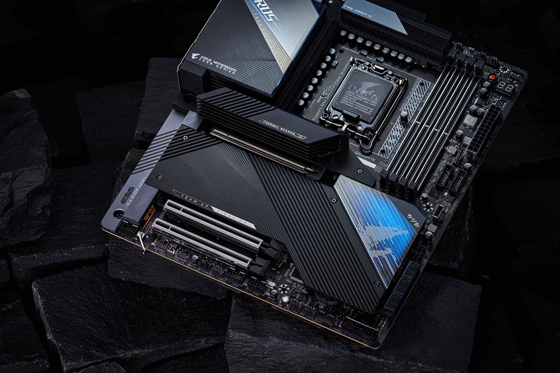 How a Motherboard Handles Power?