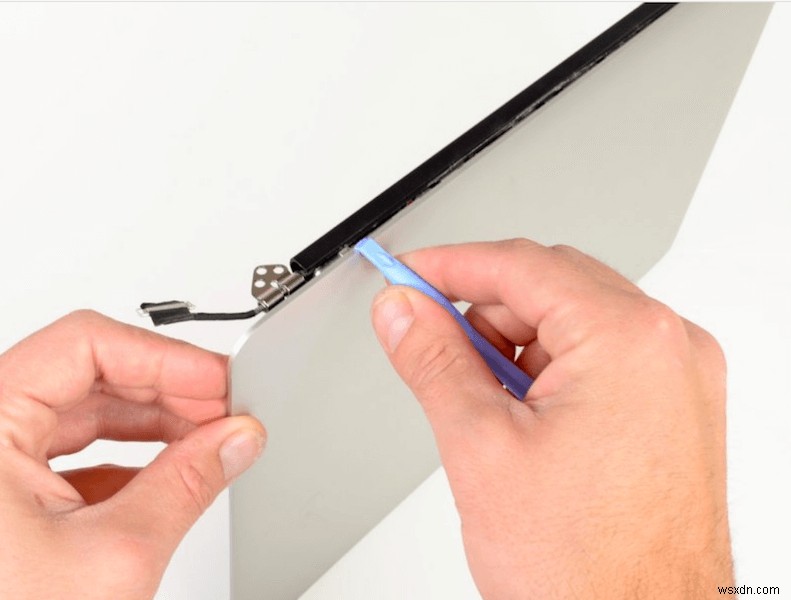 How to Tighten Loose MacBook Pro Hinge