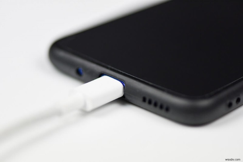 9 Reasons why your smartphone battery is charging slowly