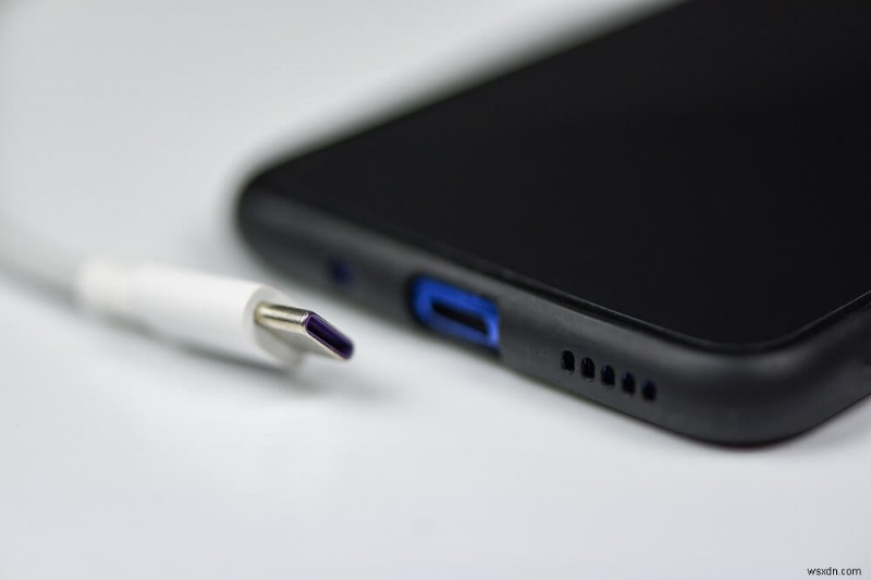 9 Reasons why your smartphone battery is charging slowly