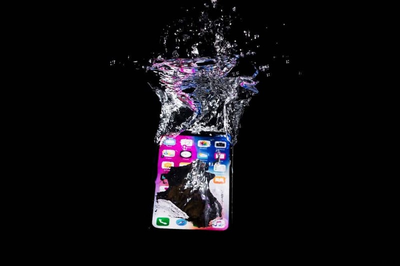 How to save your phone from water damage?