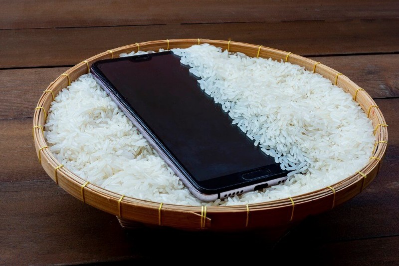 How to save your phone from water damage?