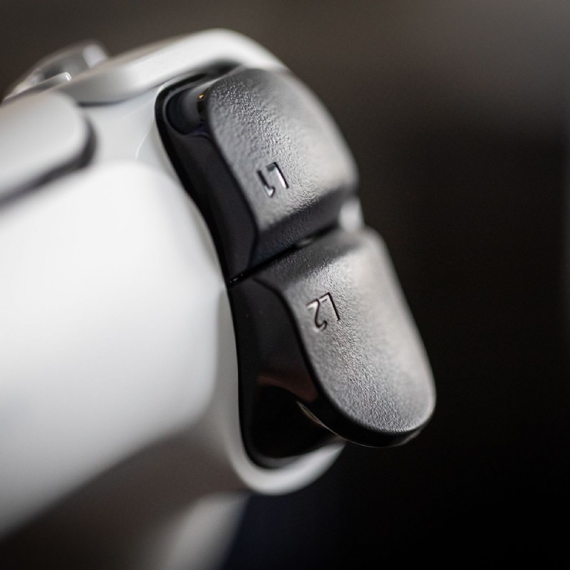 Tips to Choose Between a Gaming Mouse Vs. Controller for Your Needs