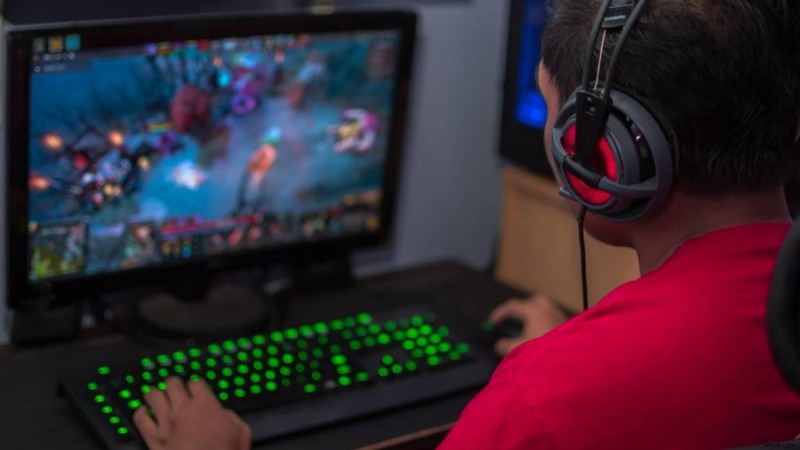 Tips to Choose Between a Gaming Mouse Vs. Controller for Your Needs