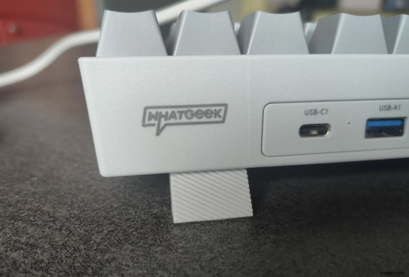 WhatGeek x 3inuS Kebohub EE01 Mechanical Keyboard Review – Design, Features & Performance