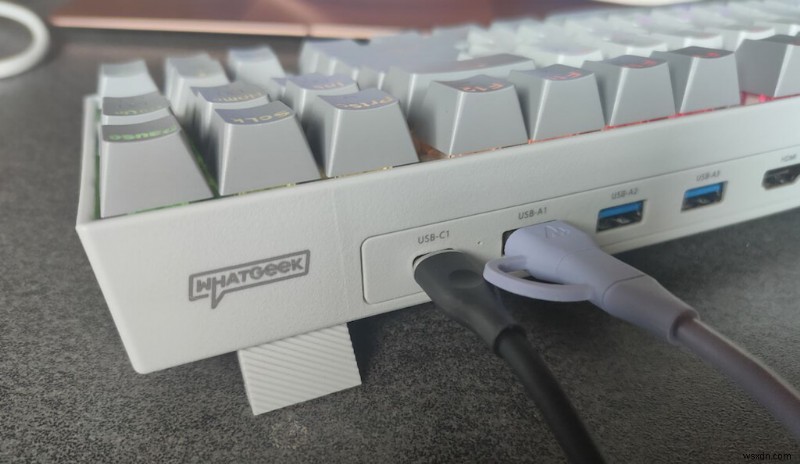 WhatGeek x 3inuS Kebohub EE01 Mechanical Keyboard Review – Design, Features & Performance