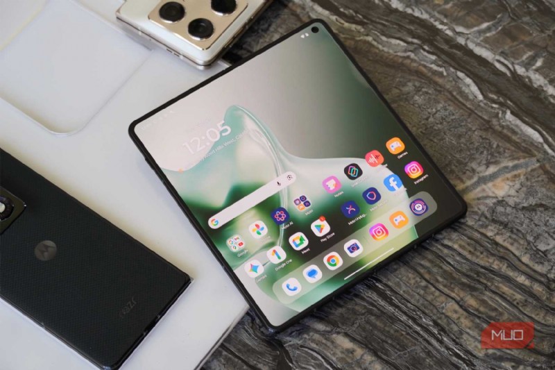 Motorola s Razr Fold: The Affordable Foldable That Outperforms Samsung and Google