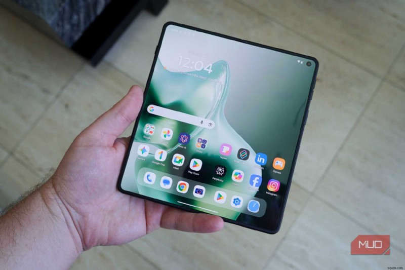 Motorola s Razr Fold: The Affordable Foldable That Outperforms Samsung and Google
