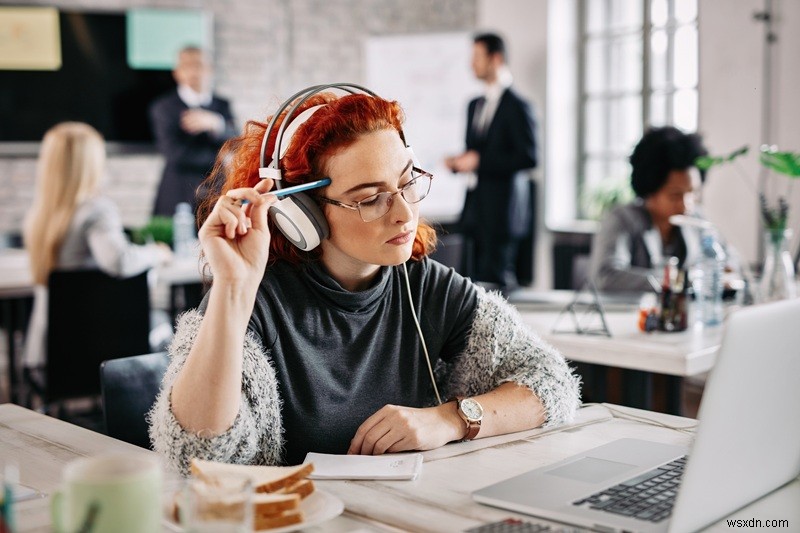 iPhone Feature: Stay Connected Even While Listening – Name Recognition Explained
