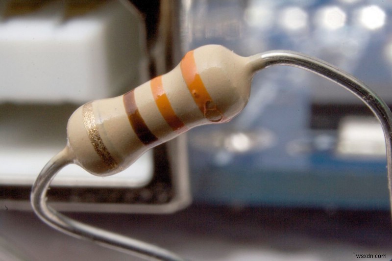 Pull‑Down & Pull‑Up Resistors Explained: Essential Hardware Basics