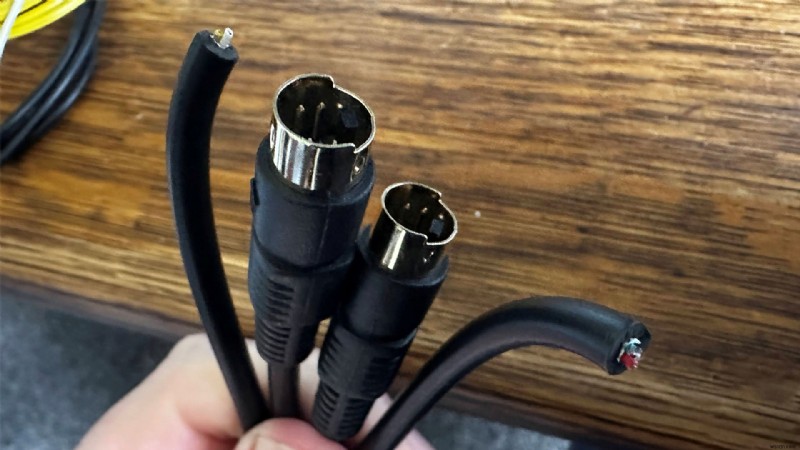 How I Built a Configurable ADB‑to‑USB Adapter to Revive a 1990 Apple Keyboard on Windows