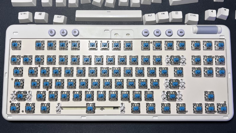 Clean Your Keyboard Like a Pro: A Simple, Effective Guide